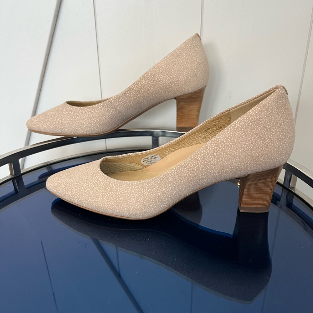 Elegant Pitti Beige subtle glitter Women's Block Heel Shoes-size 6-🤎